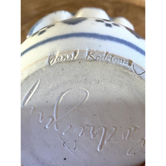 VTG Hart Street Pottery Basket Artist Janet Rodriguez Hearts Blue Bamboo Handle - Picture 6 of 6